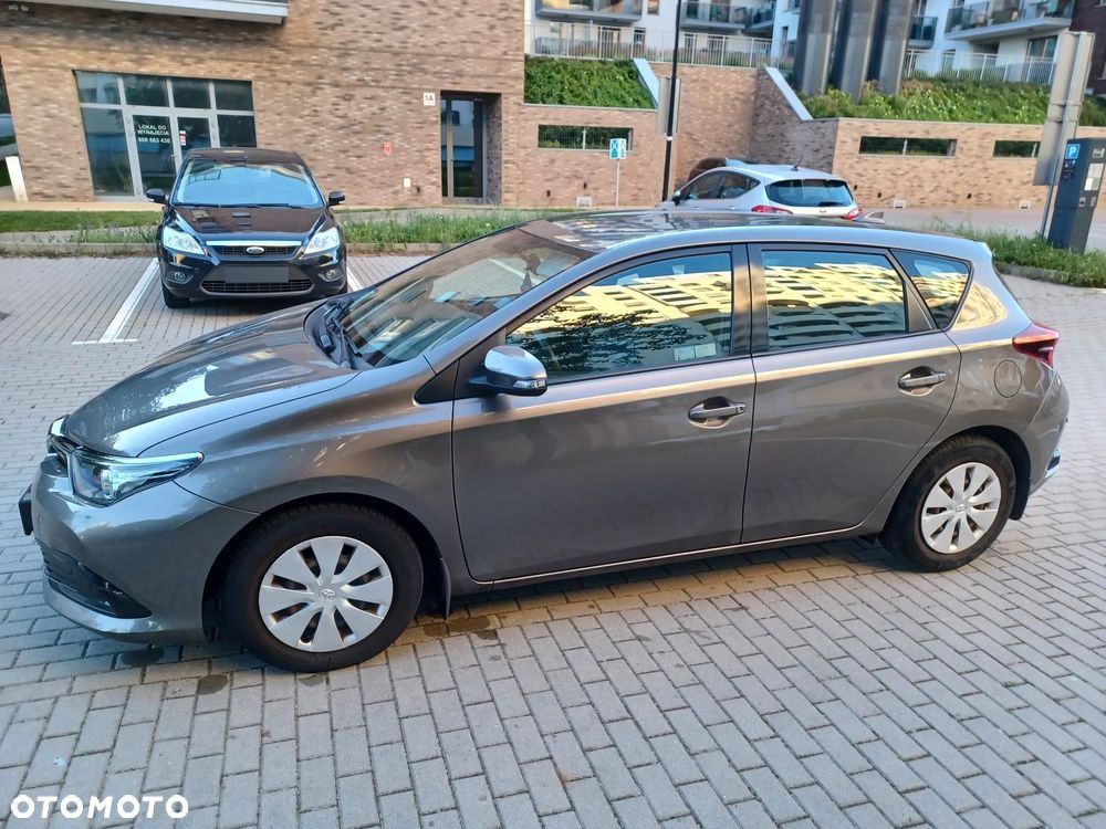 Toyota Auris 2017 photo 3