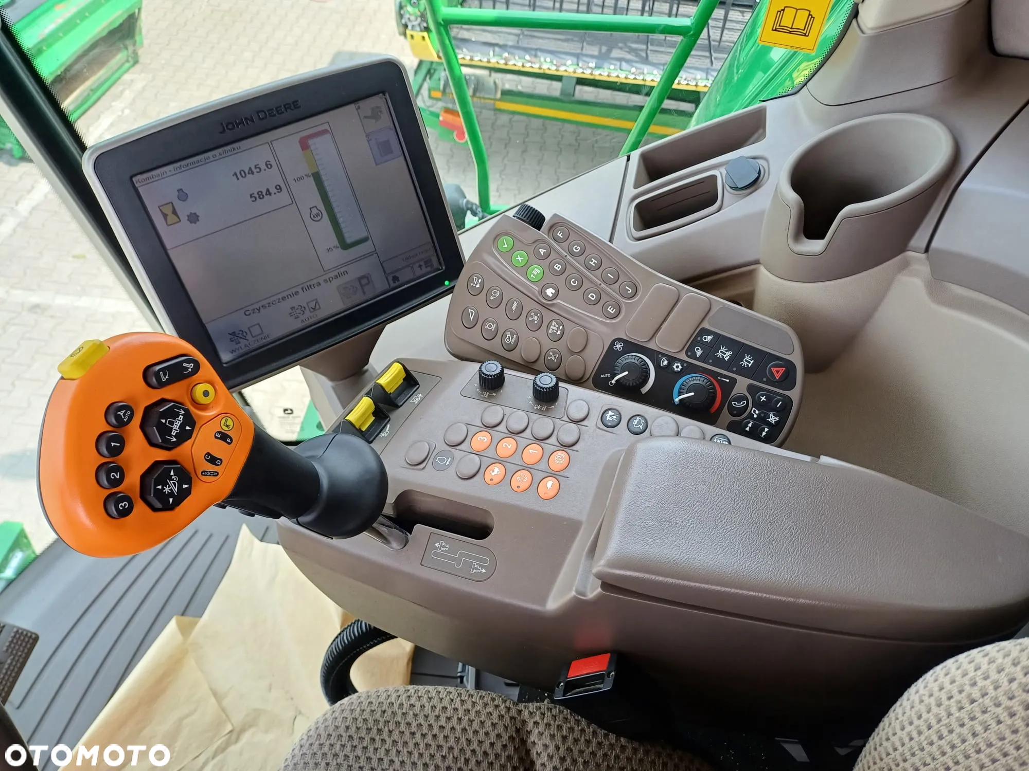 John Deere T670i - 12