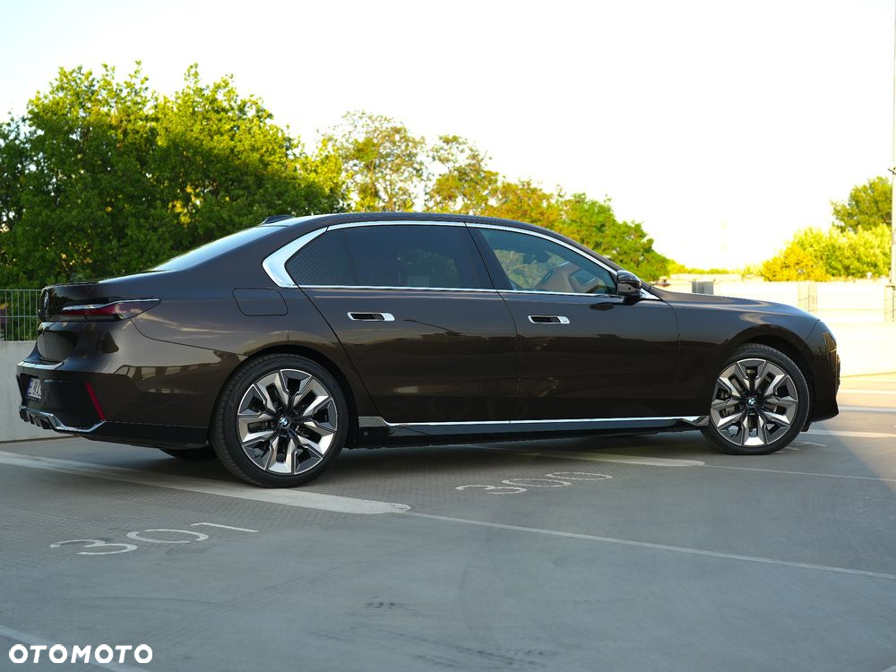 BMW Seria 7 - 38