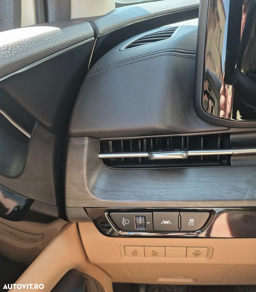 Kia Carnival - 16
