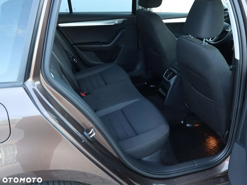 Skoda Octavia 1.5 TSI ACT Ambition - 9
