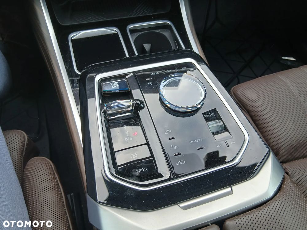 BMW Seria 7 - 24