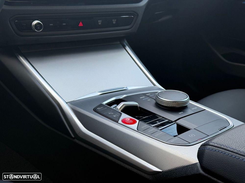 BMW 330 e Pack Desportivo M Pro Auto - 40