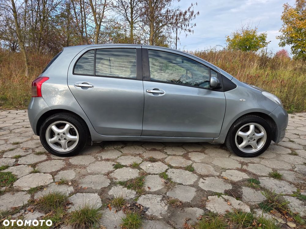 Toyota Yaris - 4