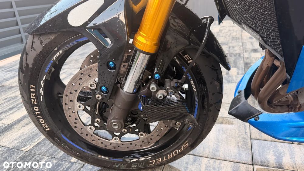 Suzuki GSR - 6