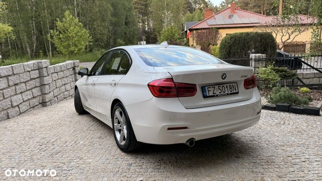 BMW Seria 3 318i GPF Advantage - 15