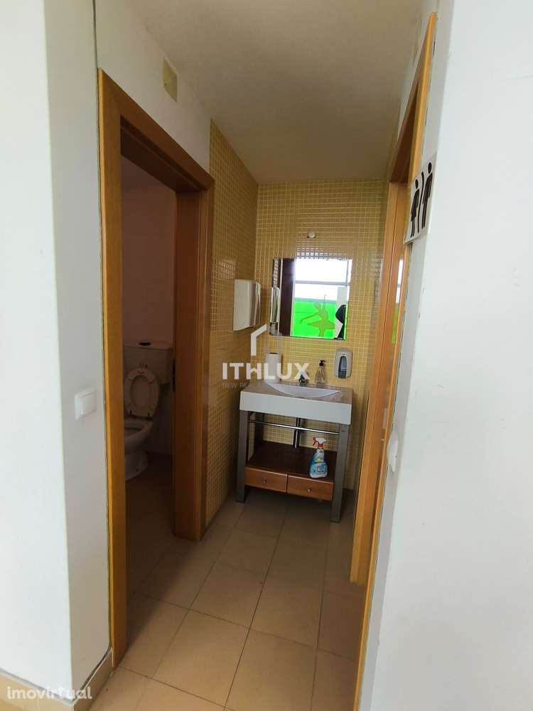 LOJA JUNTO À ESTAÇÃO DE COMBOIOS DO PINHAL NOVO JÁ DIVIDIDA - Grande imagem: 4/45