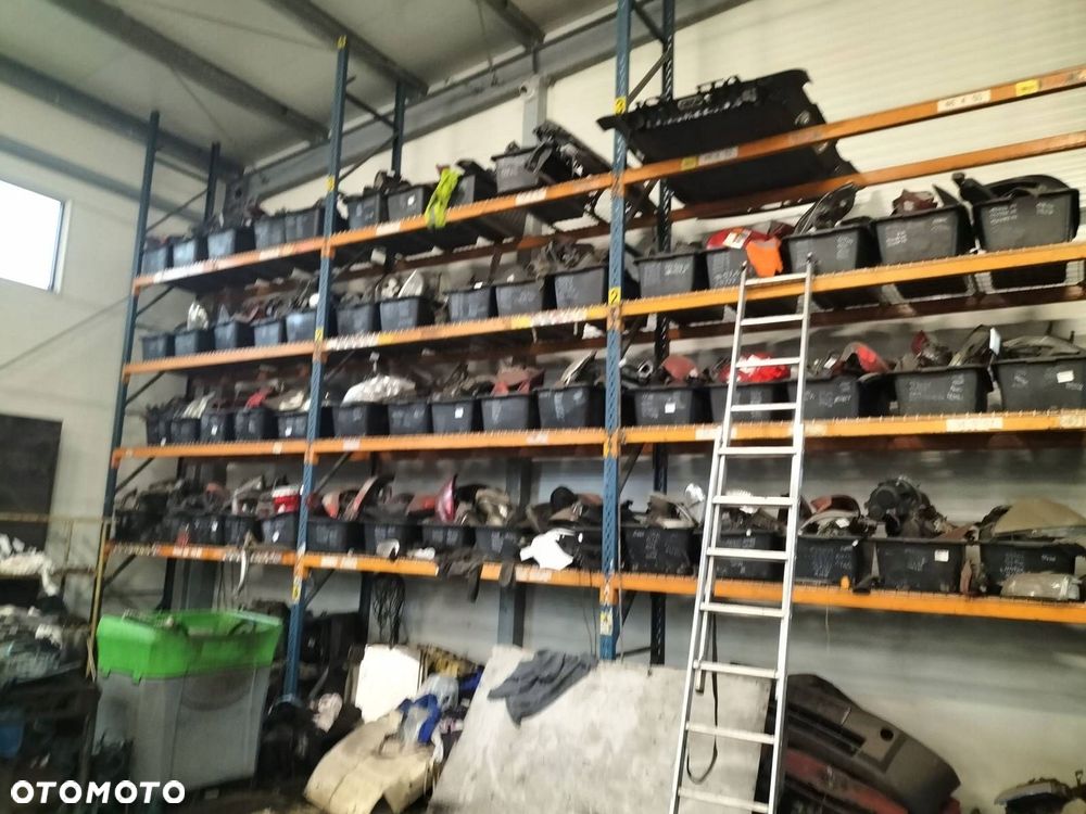 KOMPLETNY TYŁ KLAPA BAGAŻNIKA ZDERZAK TYŁ LAMPY OPEL ZAFIRA A Z147 - 16