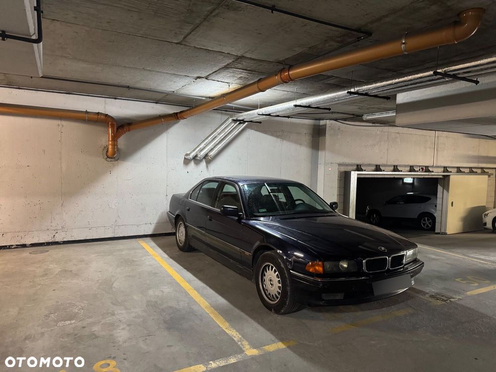 BMW Seria 7 - 11