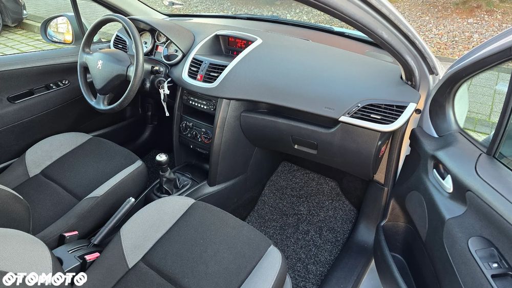 Peugeot 207 - 11