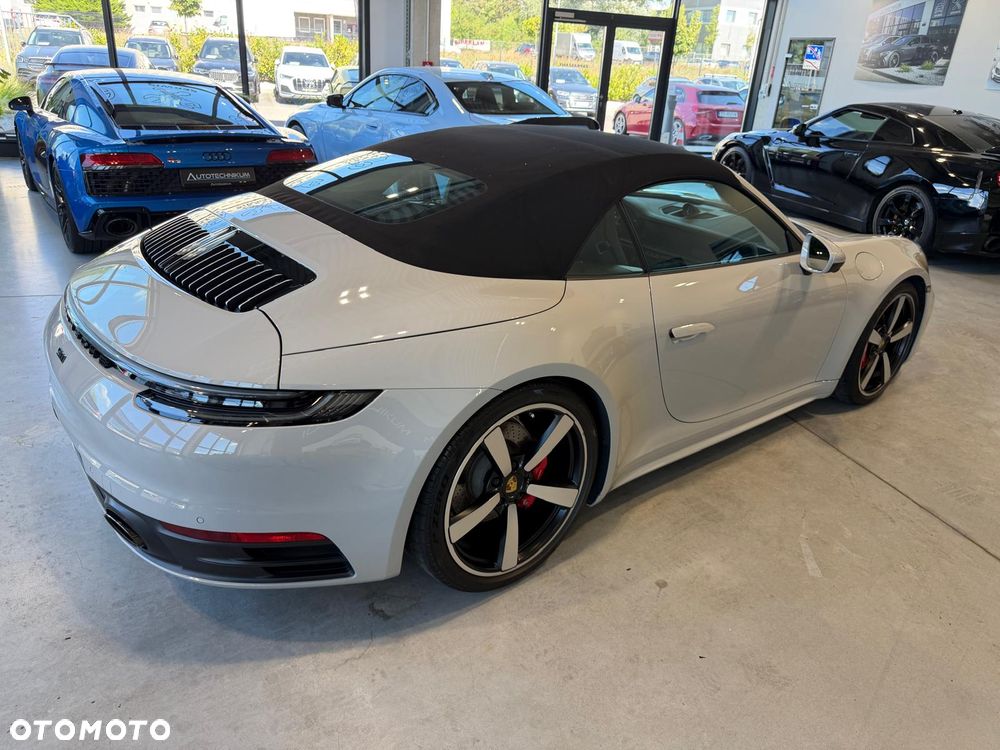 Porsche 911 Carrera 4S - 27
