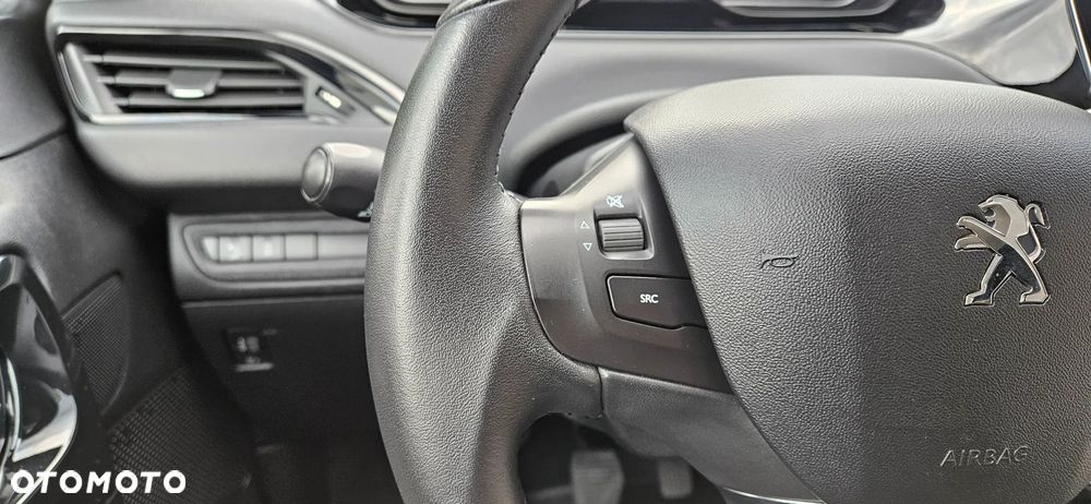 Peugeot 208 - 21