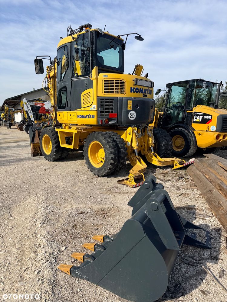 Komatsu 4x4x4 ramię łamane Koparka kołowa KOMATSU  PW98MR-8 10ton 4x4x4 ośki skrętne Ramię 3x łamane BEZ DPF i ADBLUE 4 cyl dodatkowe wyjścia hydr Pług Podpory 2012 szybka zwinna Prosto z importu 1 właściciel Cat TEREX Liebherr Wacker Pw 98 Mr 8 11 - 36