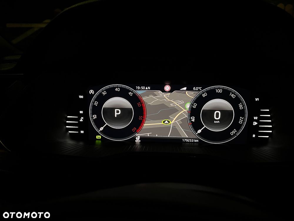 Skoda Superb 2.0 TDI DSG Premium Edition - 10