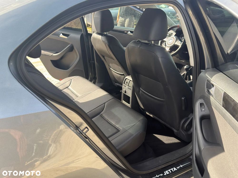 Volkswagen Jetta - 10