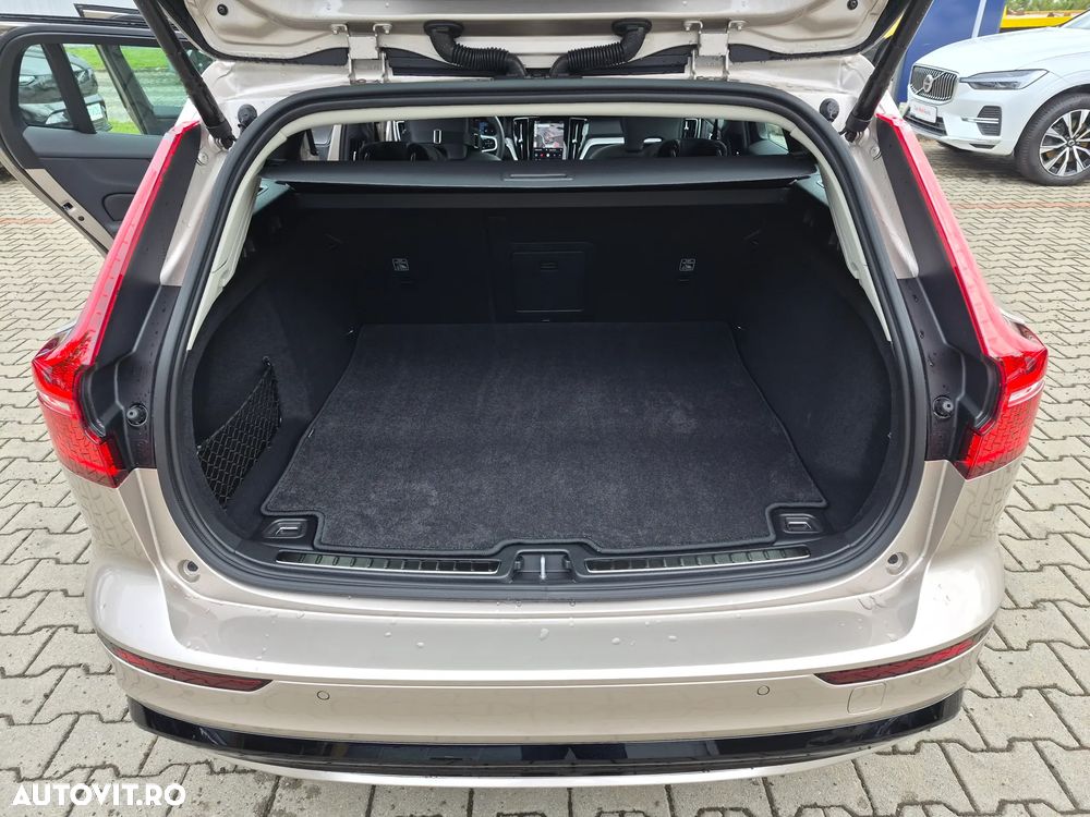 Volvo V60 B4 MHEV AT Plus Dark - 35