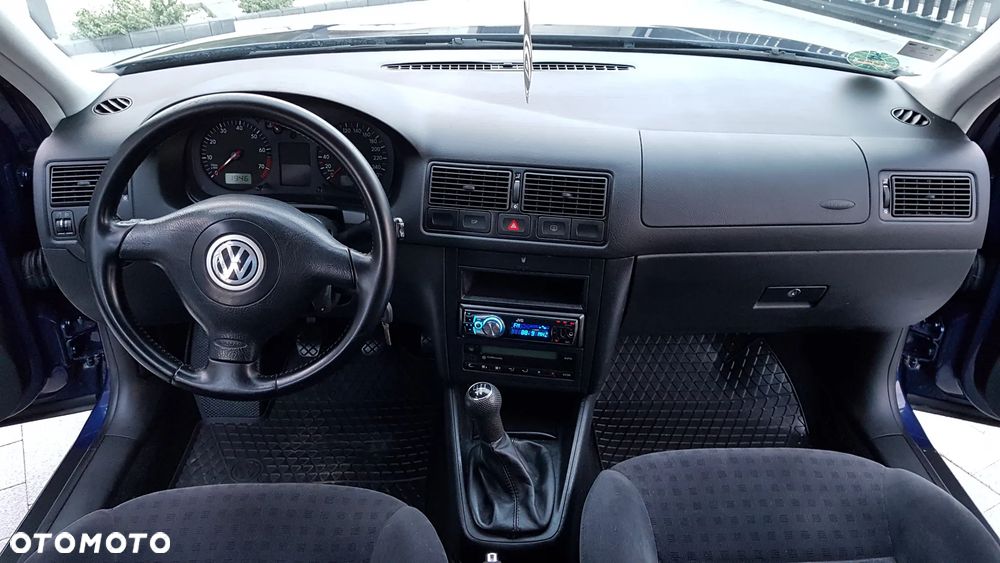 Volkswagen Golf 1.6 Comfortline - 30