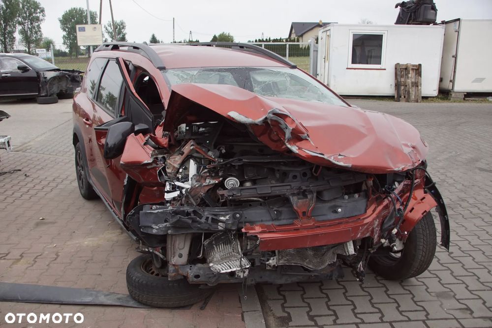 Auto na części - Dacia Jogger Lift 1.0 TCE ECO-G 91 KM H4D480 JT4018 2023R Silnik Skrzynia Drzwi Klapa Zderzak Błotnik Lampa Lusterko Klamka Szyba Deska Kokpit Sterownik Moduł Czujnik Licznik Wyświetlacz Panel - 8