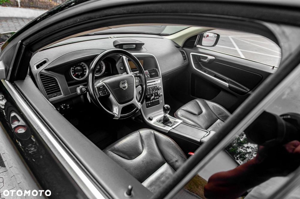 Volvo XC 60 D5 AWD Momentum - 17