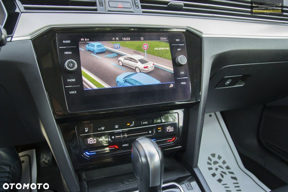 Volkswagen Passat - 32