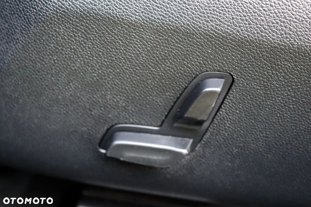 Mercedes-Benz Klasa E 200 CGI BlueEffICIENCY Avantgarde - 39