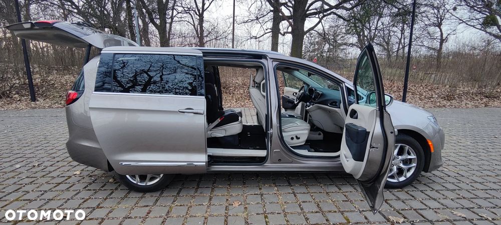 Chrysler Pacifica - 37