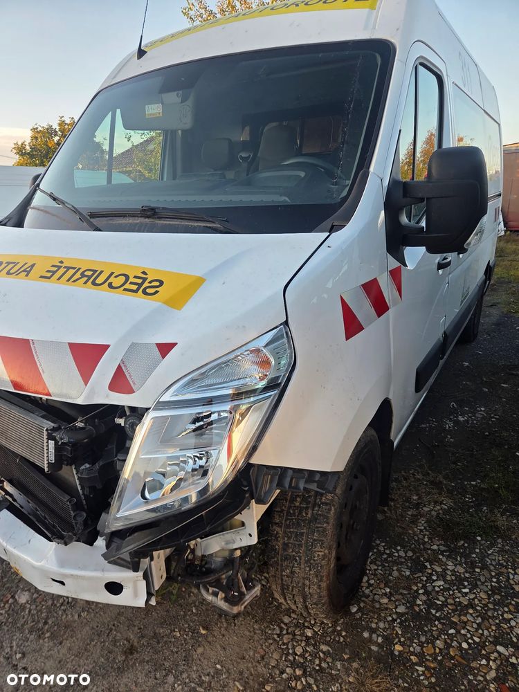 Nissan NV400
