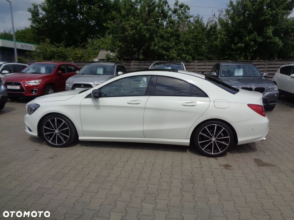 Mercedes-Benz CLA 180 Urban - 1