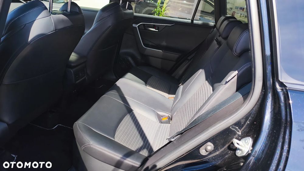 Toyota RAV4 2.5 Hybrid Black Edition by JBL 4x4 - 11