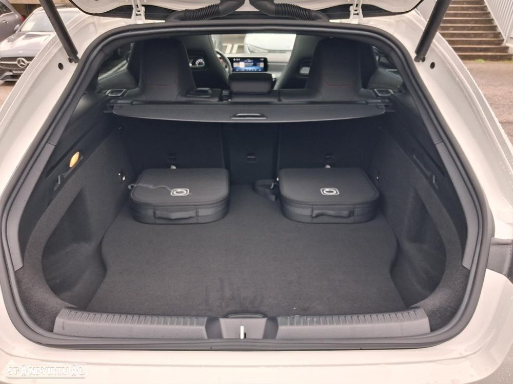 Mercedes-Benz CLA 250 e Shooting Brake AMG Line - 15