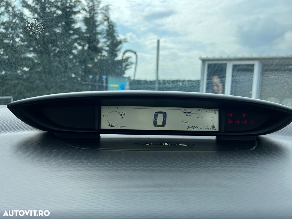 Citroën C4 1.6 HDi 16V VTR - 11