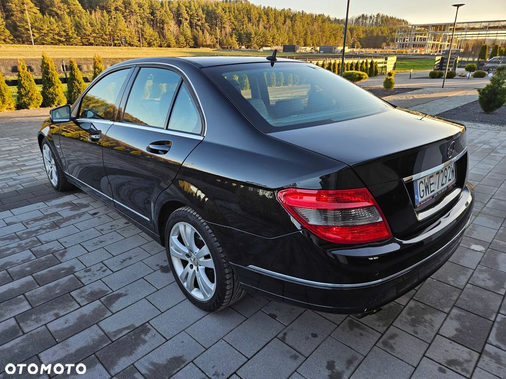 Mercedes-Benz Klasa C 180 CGI BlueEFFICIENCY Avantgarde - 5