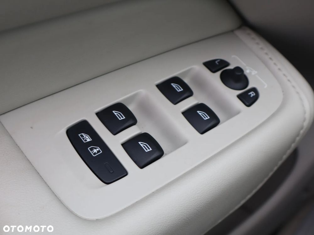 Volvo XC 60 B4 D AWD Plus Bright - 23