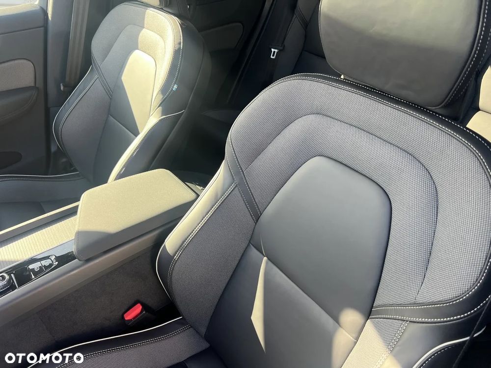 Volvo XC 60 B5 B AWD Plus Black Edition - 22