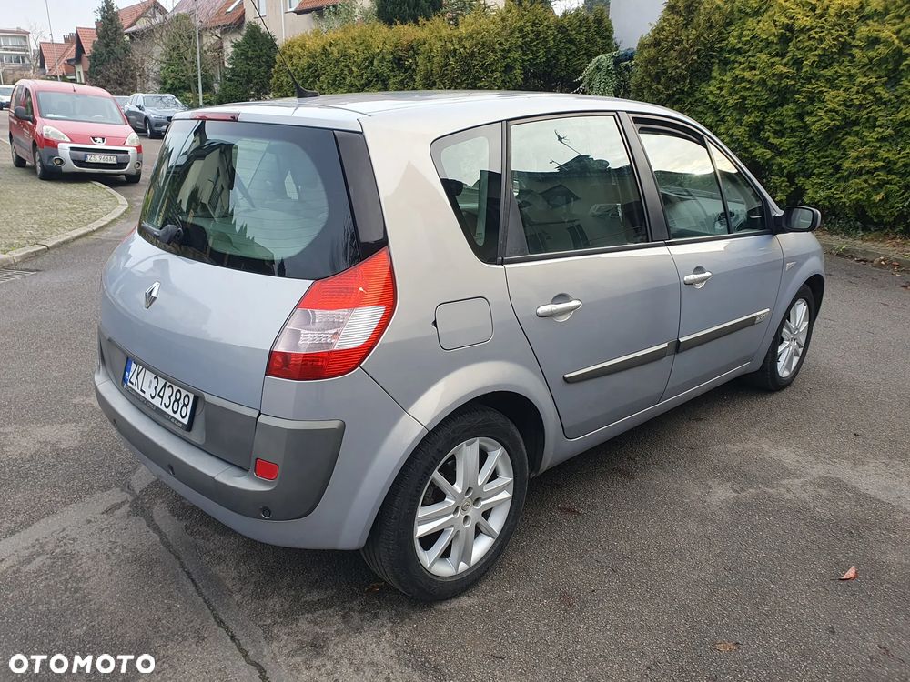 Renault Scenic 2.0 Confort Privilege - 4