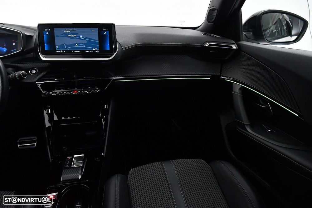 Peugeot 2008 1.2 PureTech GT EAT8 - 13