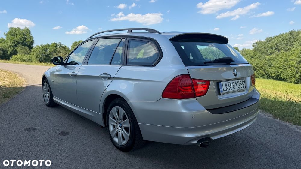 BMW Seria 3 320d xDrive - 13
