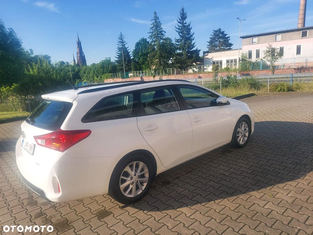 Toyota Auris 1.4 D-4D Design Edition - 22