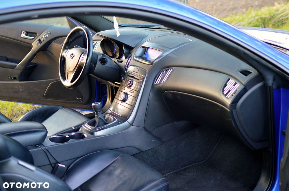 Hyundai Genesis Coupe - 11