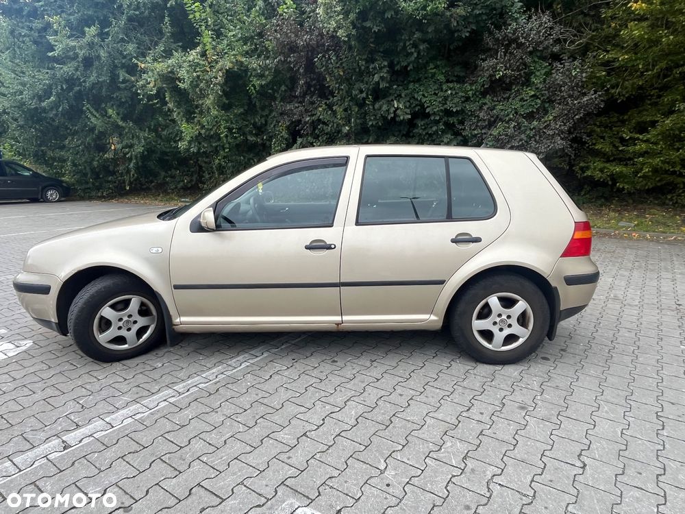 Volkswagen Golf - 11