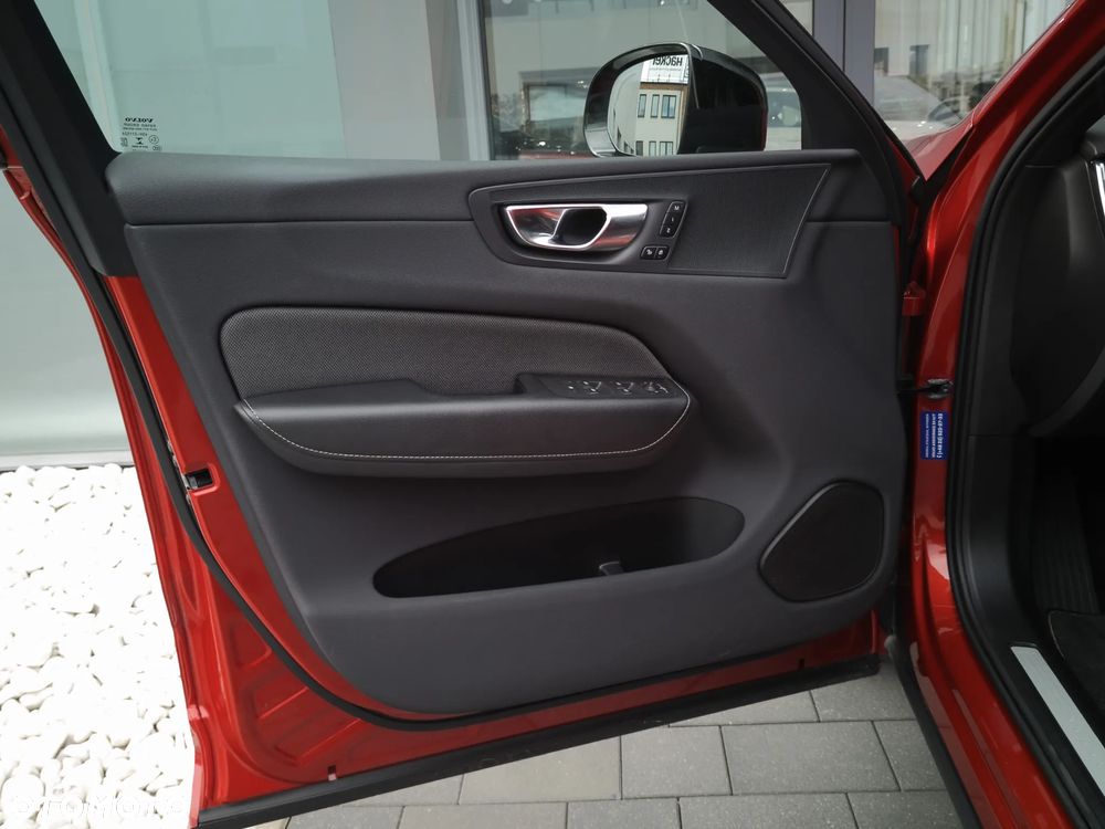 Volvo XC 60 B4 B R-Design - 9