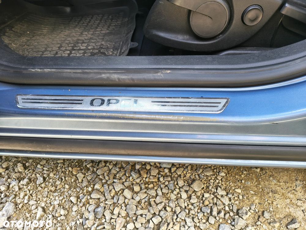 Opel Astra 1.6 Turbo Cosmo - 26