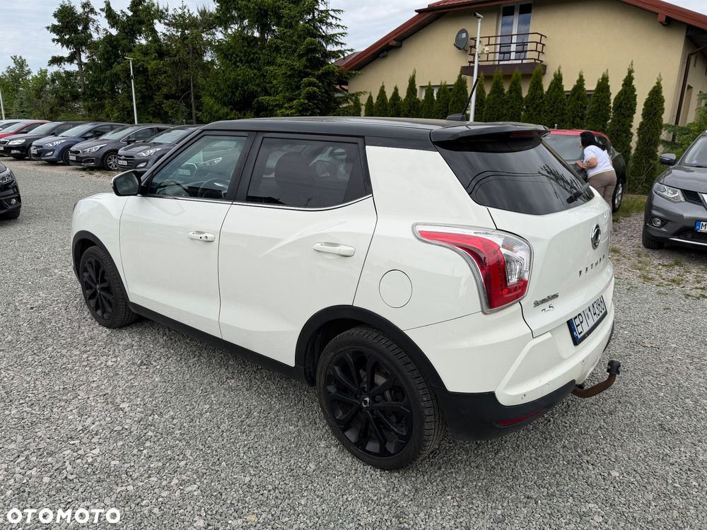 SsangYong/KGM Tivoli e-XGi 160 2WD Black+White - 16