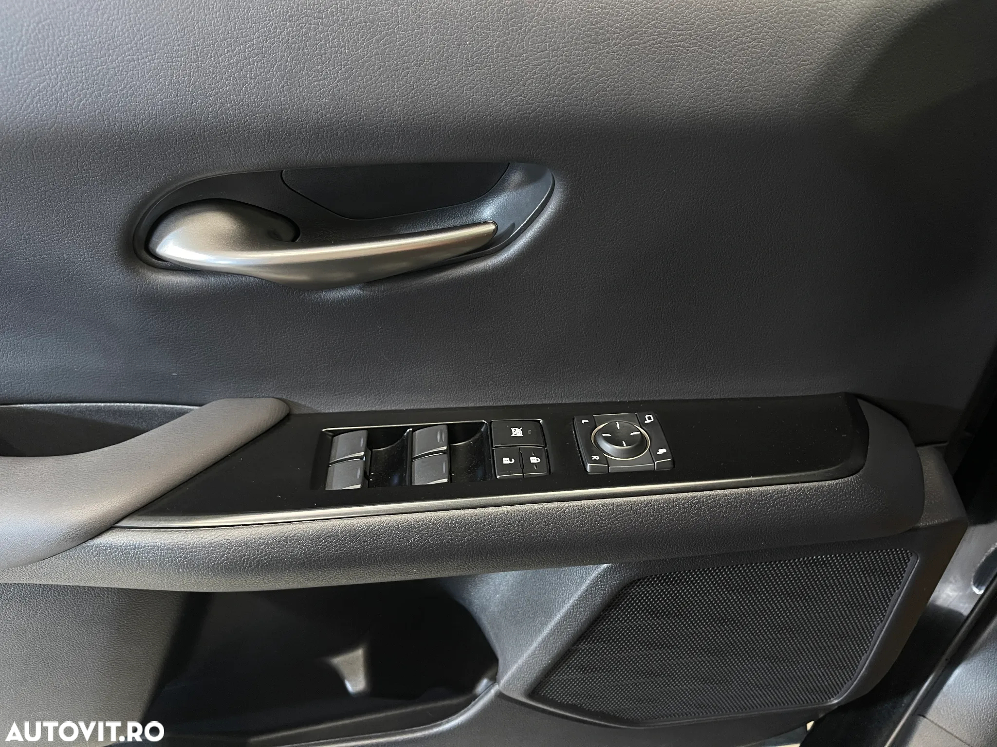 Lexus UX 250h (E-FOUR) Luxury Line - 18
