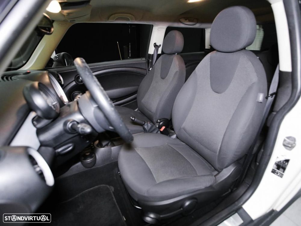 MINI 3 Portas Cooper D - 6