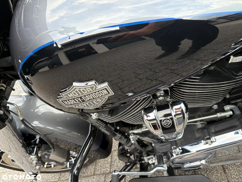 Harley-Davidson Touring Street Glide - 21