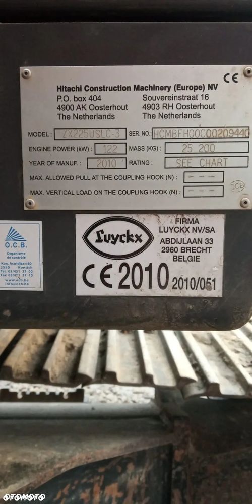 Hitachi ZX225USLC - 9