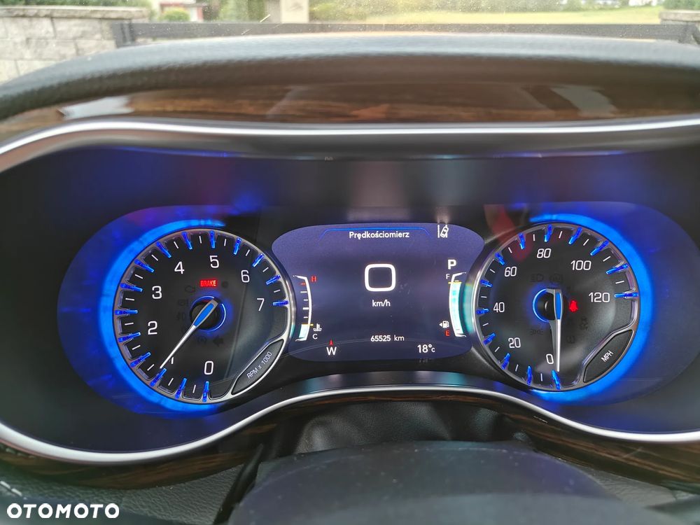 Chrysler Pacifica - 32