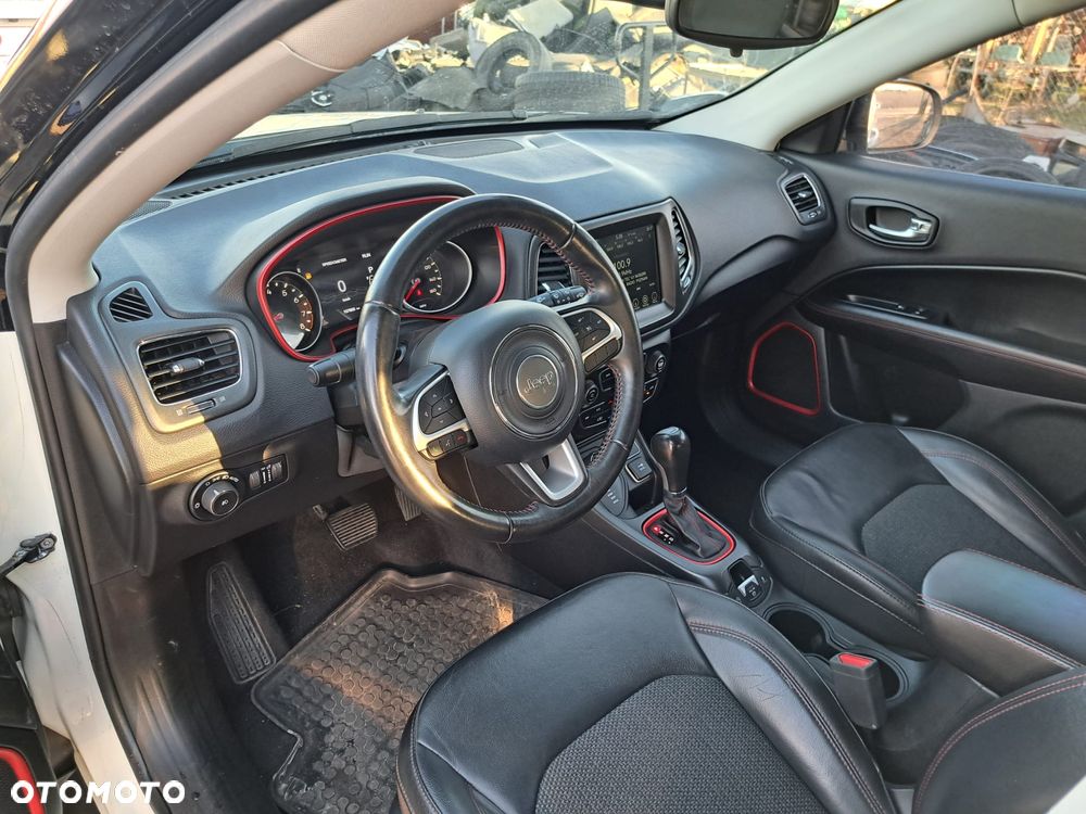 Jeep Compass - 12