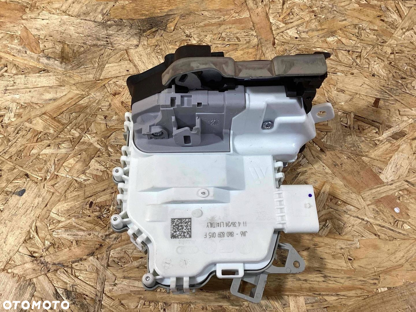 Zamek tylnych lewych drzwi AUDI A4 ALLROAD 8KH, B8 8K0839015F 2.0L diesel - 2